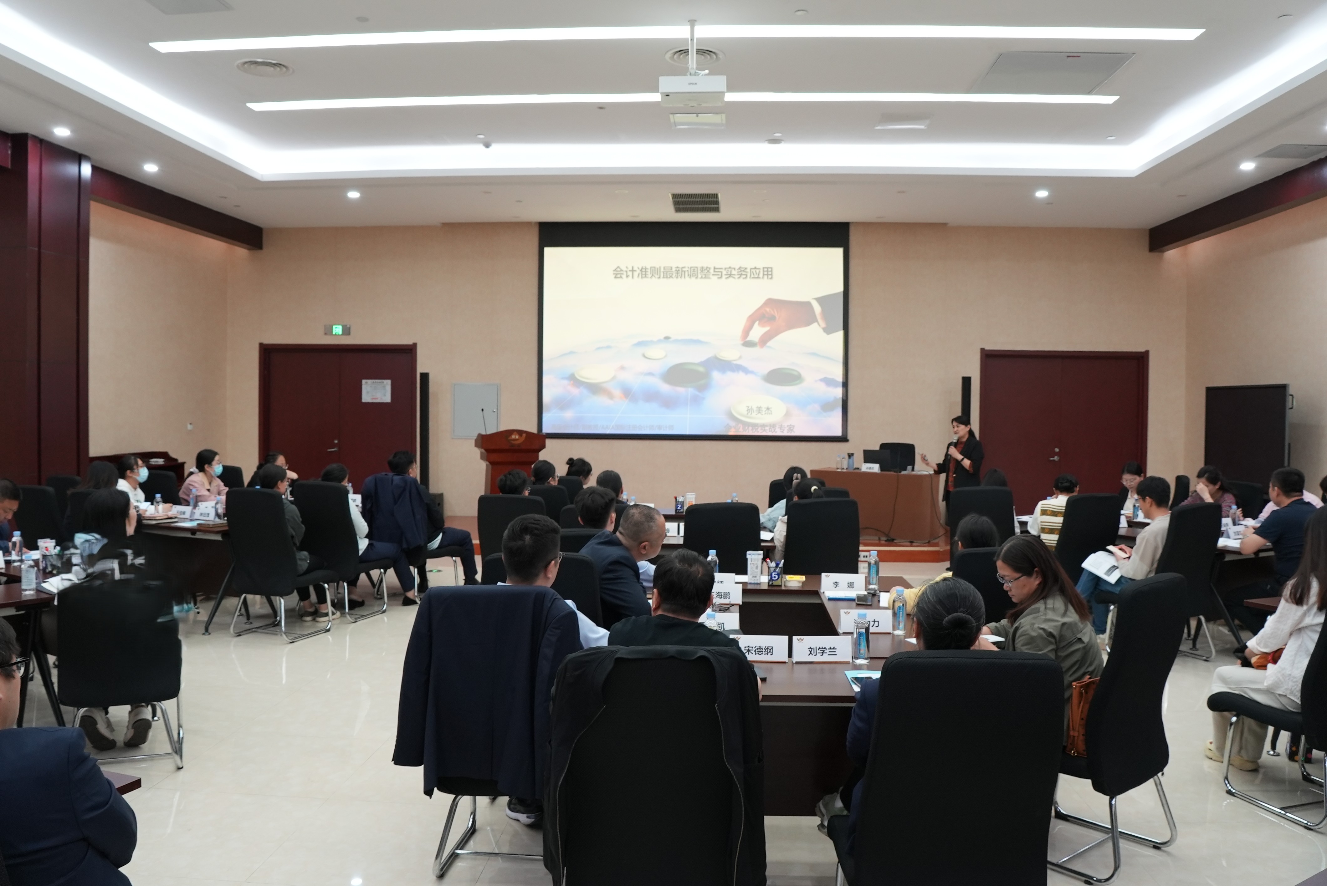 1747354493727010585.jpg 财务1.jpg