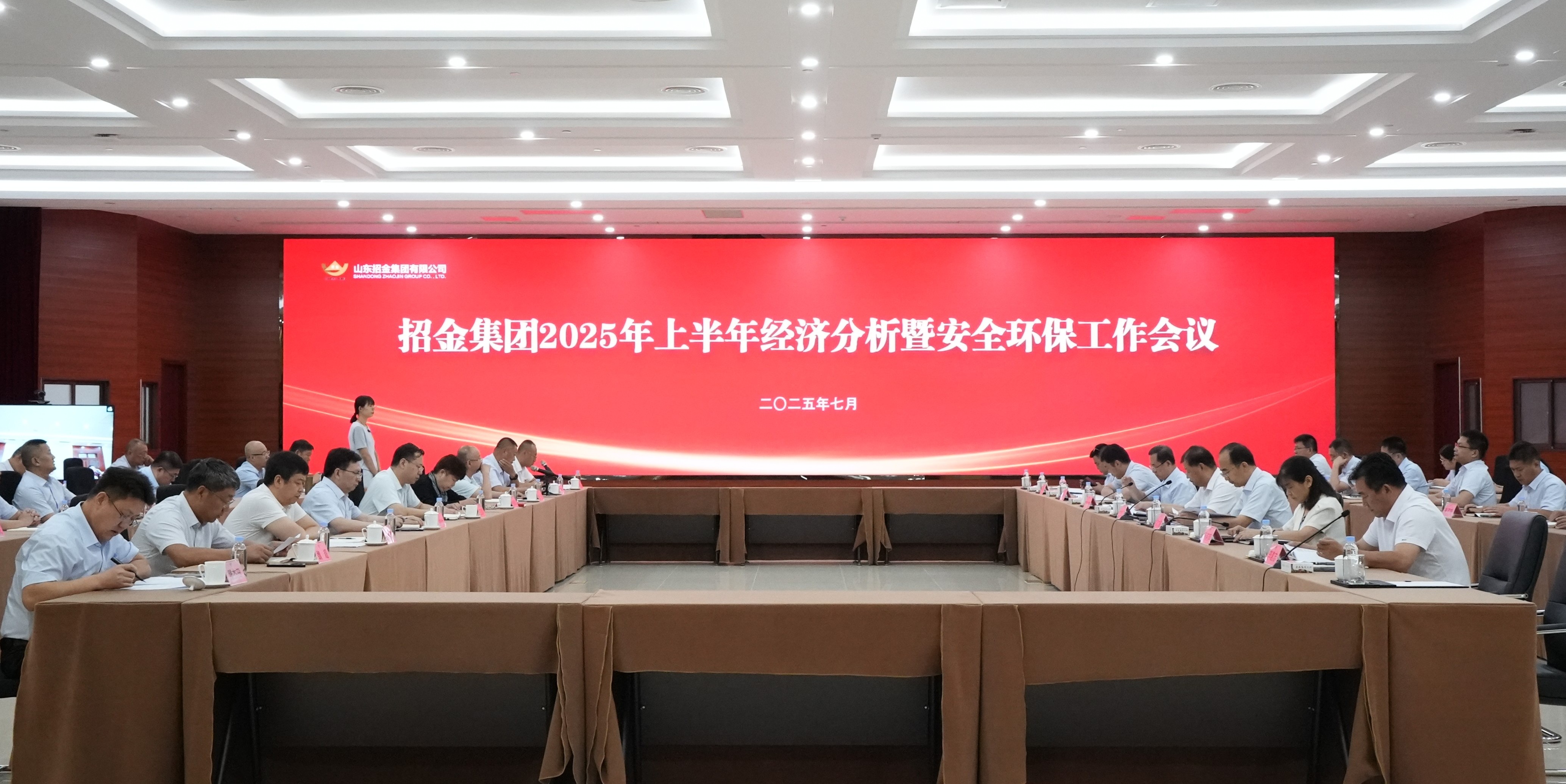 1752717875195032624.jpg 半年会大景2.jpg